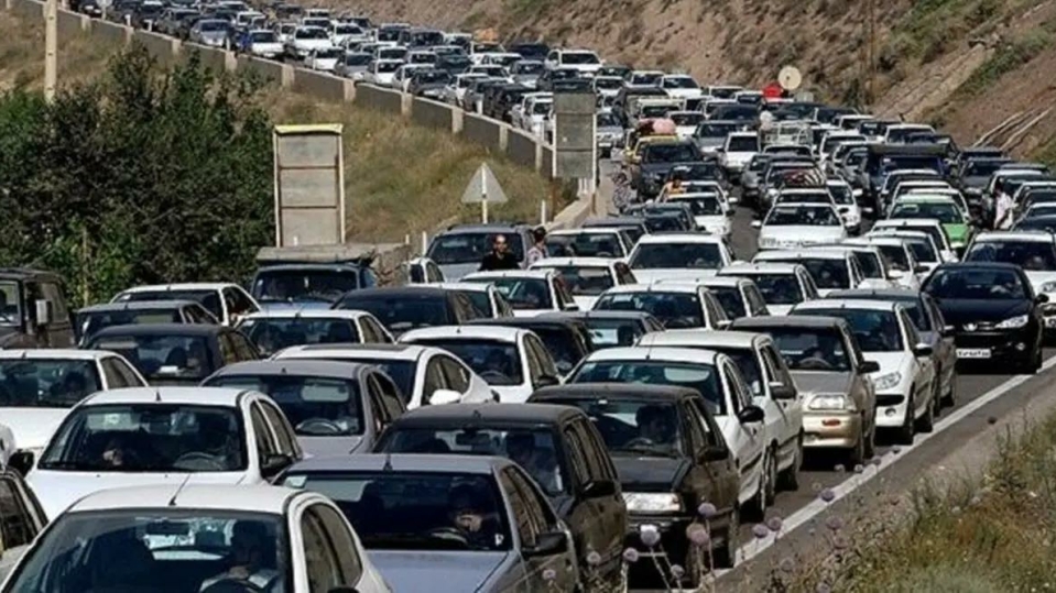 جاده چالوس یک‌طرفه شد/ محدودیت‌ تردد در آزادراه تهران-شمال برای تخلیه بار ترافیک